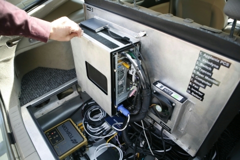 Hardware: porta-mala do carro leva aparato tecnológico