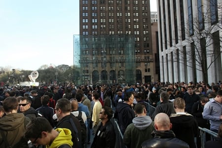 Nova York: centenas  de pessoas na fila para comprar iPad