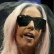 Lady Gaga aparece de vu preto na apresentao da nova linha de produtos da Polaroid