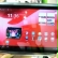 Vendedora mostra a verso A500 do Iconia Tab, um dos modelos de tablets recm-lanados da Acer. E...
